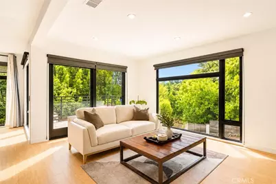 13082 Blairwood Drive, Studio City, CA 91604 - Photo 2