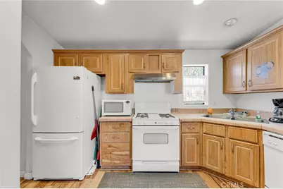1124 W Country Club Boulevard, Big Bear City, CA 92314 - Photo 12