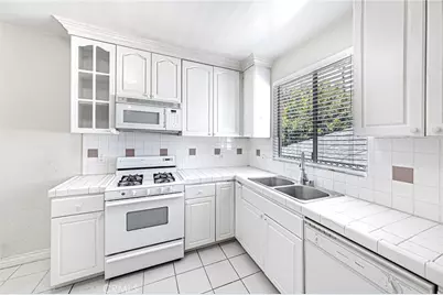 2345 Montrose Avenue #2, Montrose, CA 91020 - Photo 8