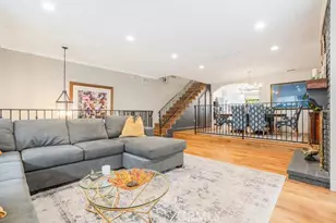 18100 Burbank, Tarzana, CA 91356 - Photo 4