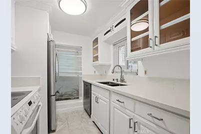 18411 Hatteras Street #138, Tarzana, CA 91356 - Photo 6