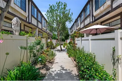 20737 Roscoe Boulevard #703, Winnetka, CA 91306 - Photo 2