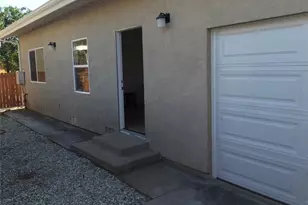 10913 10915 Tamarack, Pacoima, CA 91331 - Photo 8