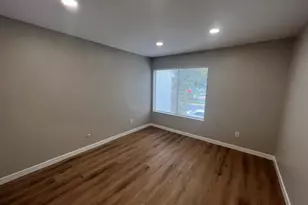 23515 Lyons, Valencia, CA 91355 - Photo 8