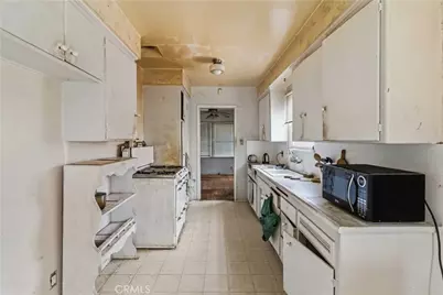 6930 Vanalden, Reseda, CA 91335 - Photo 10