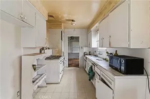 6930 Vanalden, Reseda, CA 91335 - Photo 10