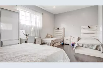 7945 Woodman Avenue, Panorama City, CA 91402 - Photo 16