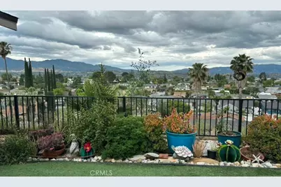 19776 Merryhill Street, Canyon Country, CA 91351 - Photo 8