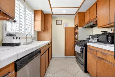 14287 Foothill Boulevard #14, Sylmar, CA 91342 - Photo 8
