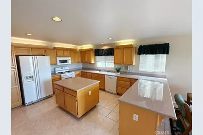 5739 Avenida Entrada, Palmdale, CA 93551 - Photo 10