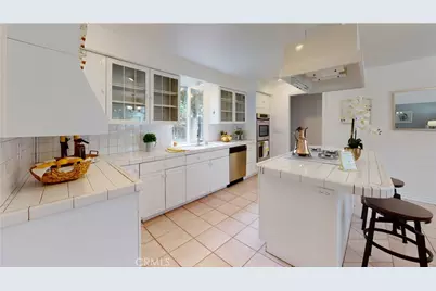 5430 Woodlake Avenue, Woodland Hills, CA 91367 - Photo 4