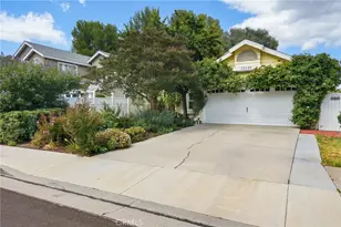 32146 Green Hill Dr, Castaic, CA 91384 - Photo 8