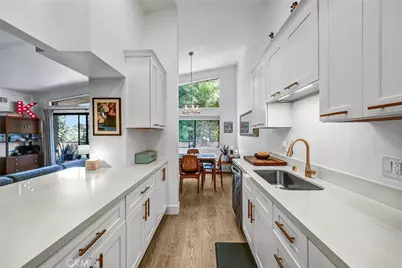 5805 Whitsett Avenue #201, Valley Village, CA 91607 - Photo 14
