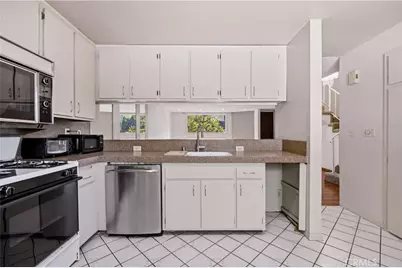 17943 Magnolia Boulevard #16, Encino, CA 91316 - Photo 20