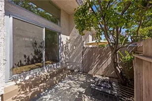 17943 Magnolia Blvd, Encino, CA 91316 - Photo 2