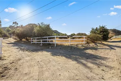 30325 N Brandywine Canyon, Canyon Country, CA 91351 - Photo 36