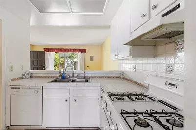 8601 Sunland Boulevard #20, Los Angeles, CA 91352 - Photo 12