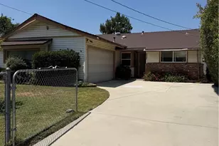 25259 De Wolfe, Newhall, CA 91321 - Photo 2