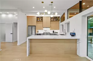 22263 Flanco, Woodland Hills, CA 91364 - Photo 24