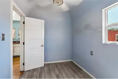 7315 Woodley, Van Nuys, CA 91406 - Photo 16