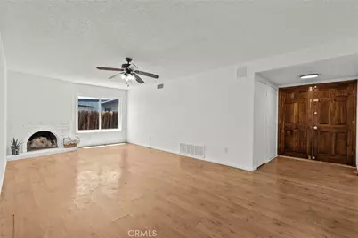 21124 Rosedell, Saugus, CA 91350 - Photo 2