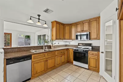 21124 Rosedell, Saugus, CA 91350 - Photo 4