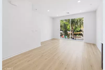 9425 1/2 N Sepulveda Boulevard #4, North Hills, CA 91343 - Photo 4