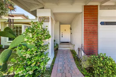 21820 Peppercorn Drive, Saugus, CA 91350 - Photo 2