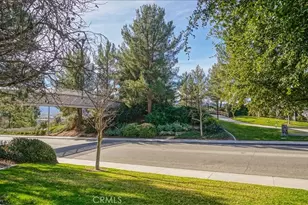 27481 Bridgewater Dr, Valencia, CA 91354 - Photo 22