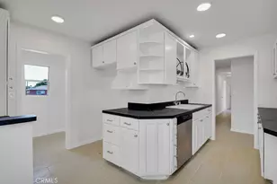 8207 White Oak Ave, Reseda, CA 91335 - Photo 16