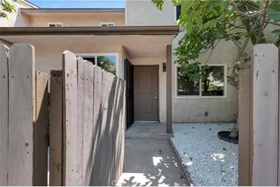 801 E Acacia Avenue #F, Glendale, CA 91205 - Photo 2