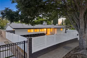 20540 Oxnard St, Woodland Hills, CA 91367 - Photo 2
