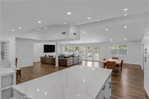 20540 Oxnard St, Woodland Hills, CA 91367 - Photo 8