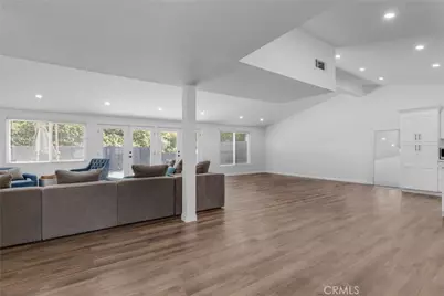 20540 Oxnard Street, Woodland Hills, CA 91367 - Photo 4