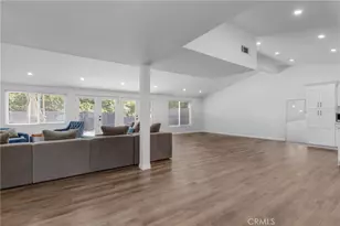 20540 Oxnard St, Woodland Hills, CA 91367 - Photo 4
