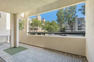 5550 Owensmouth, Woodland Hills, CA 91367 - Photo 24