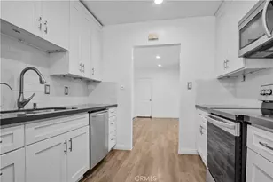 12955 Riverside Dr, Sherman Oaks, CA 91423 - Photo 14