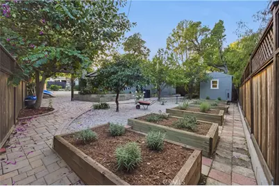 22121 Avenue Morelos, Woodland Hills, CA 91364 - Photo 20