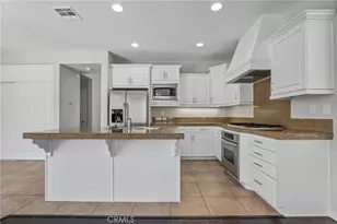 19636 Alyssa Dr, Newhall, CA 91321 - Photo 6