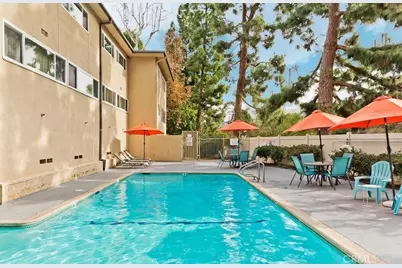 11138 Aqua Vista Street #9, Studio City, CA 91602 - Photo 2