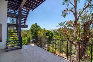 5247 Calatrana, Woodland Hills, CA 91364 - Photo 34