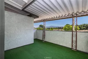 19716 Ave Of The Oaks, Newhall, CA 91321 - Photo 2