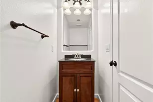 19903 Rhona Pl, Saugus, CA 91350 - Photo 10