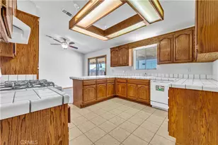 10348 Peach Ave, California City, CA 93505 - Photo 8