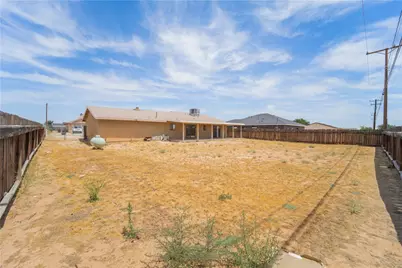 10348 Peach Ave, California City, CA 93505 - Photo 22