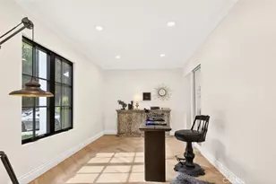 16717 Encino Hills Dr, Encino, CA 91436 - Photo 18