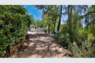 10058 Sunland Boulevard, Sunland, CA 91040 - Photo 50