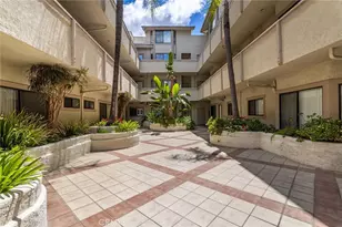 14050 Magnolia Blvd, Sherman Oaks, CA 91423 - Photo 42