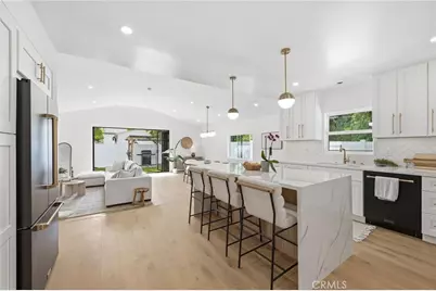 17420 Collins Street, Encino, CA 91316 - Photo 6
