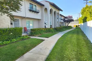 24223 La Glorita Cir, Newhall, CA 91321 - Photo 2